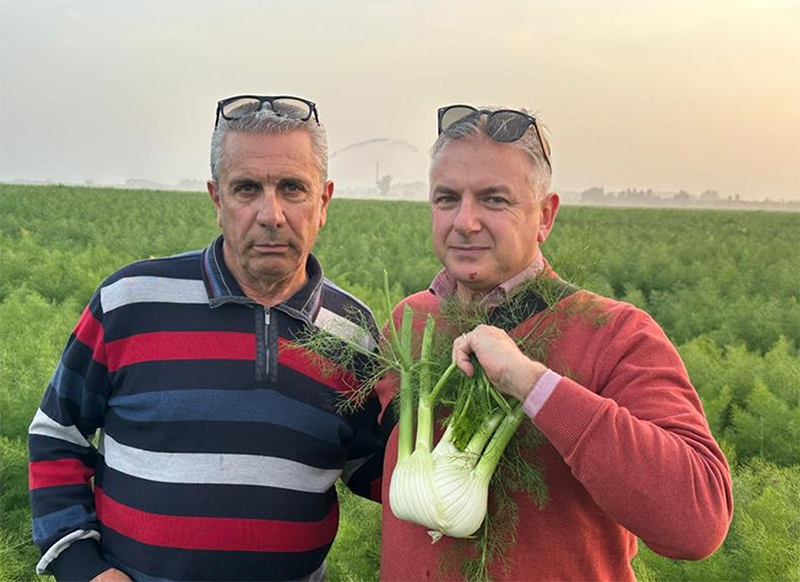 Da sinistra: Carmine Battigaglia dell’azienda Fratelli Battigaglia di Botricello e Fabrizio Poletti, Key Account Manager di Bayer Crop Science